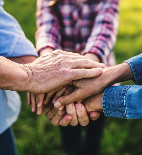 hands-of-small-girl-and-her-senior-grandparents-EKH9UTX.jpg hands-of-small-girl-and-her-senior-grandparents-EKH9UTX.jpg